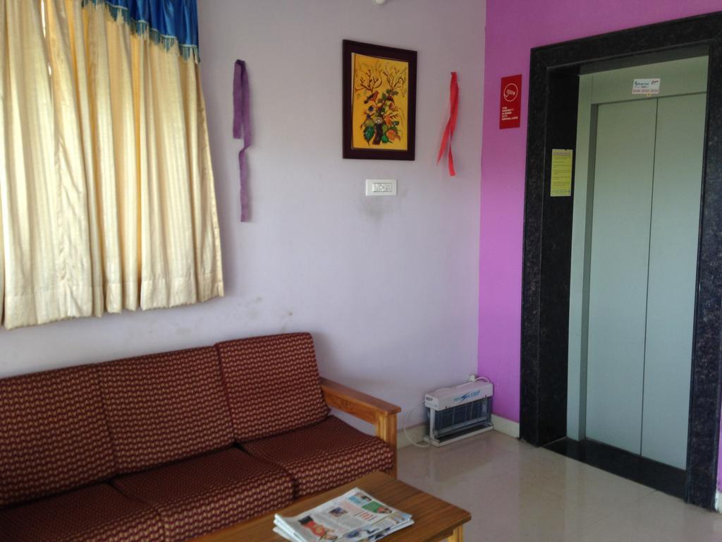 Oyo 4355 Goodland Inn Chennai Extérieur photo